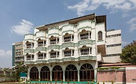 Oyo 38142 Girdhar Mahal