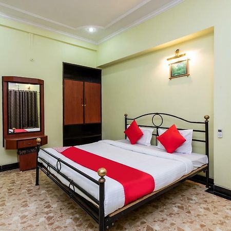 Oyo 38142 Girdhar Mahal Hotel Indore Exterior photo