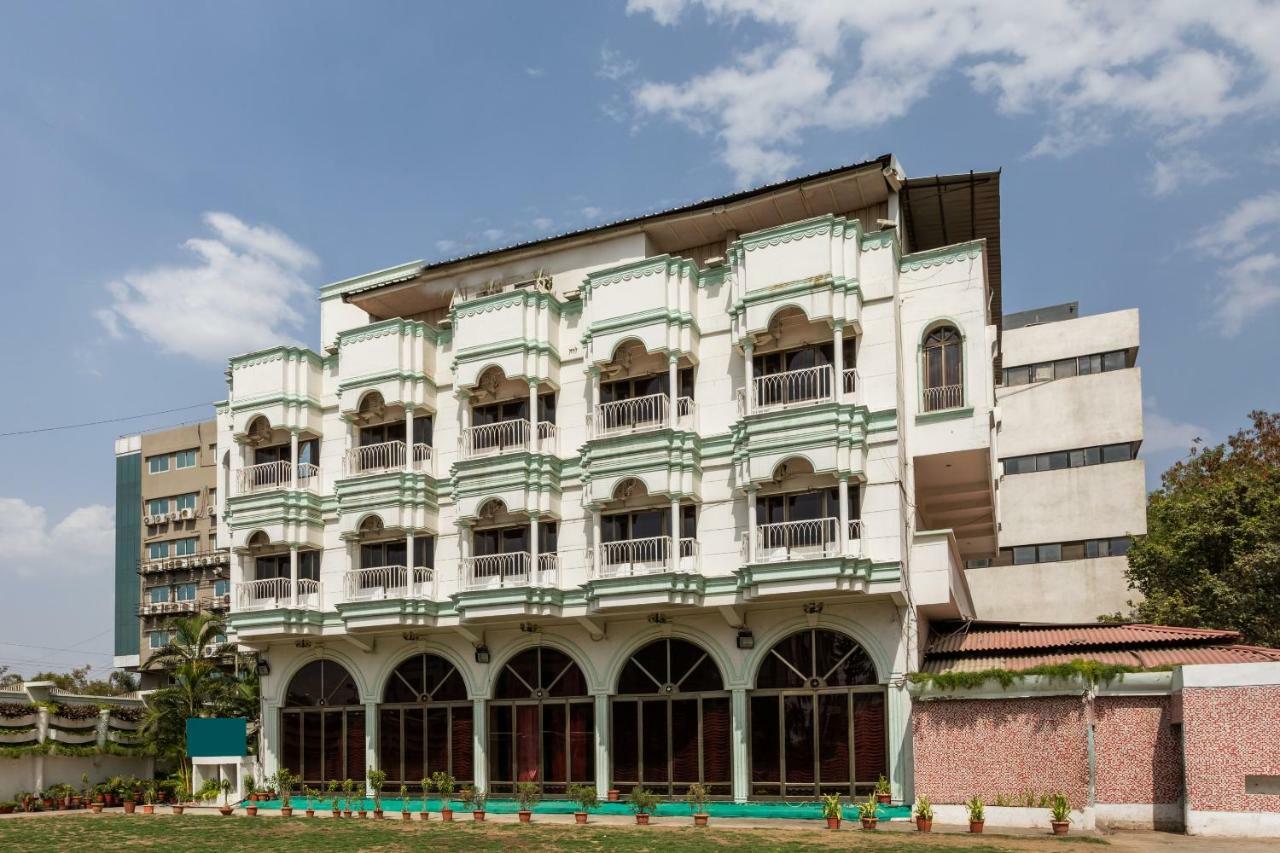 Oyo 38142 Girdhar Mahal Hotel Indore Exterior photo