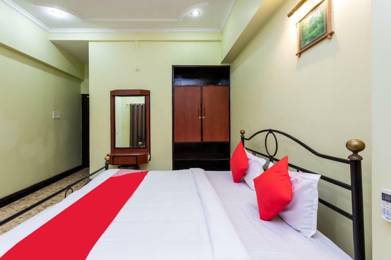 Oyo 38142 Girdhar Mahal Hotel Indore Exterior photo