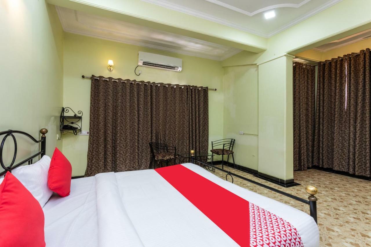 Oyo 38142 Girdhar Mahal Hotel Indore Exterior photo