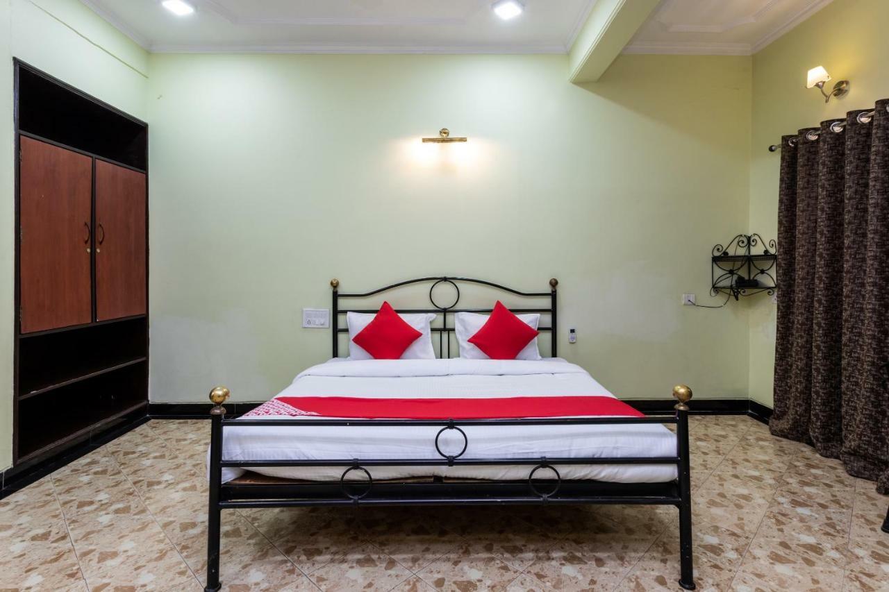 Oyo 38142 Girdhar Mahal Hotel Indore Exterior photo